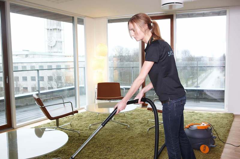 Støvsugning af gulve, tæpper og møbler - hjælper vi med nem og effektiv kontordrift